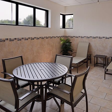 Holiday Inn Express Crestwood By Ihg Kültér fotó