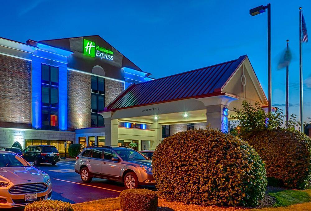 Holiday Inn Express Crestwood By Ihg Kültér fotó
