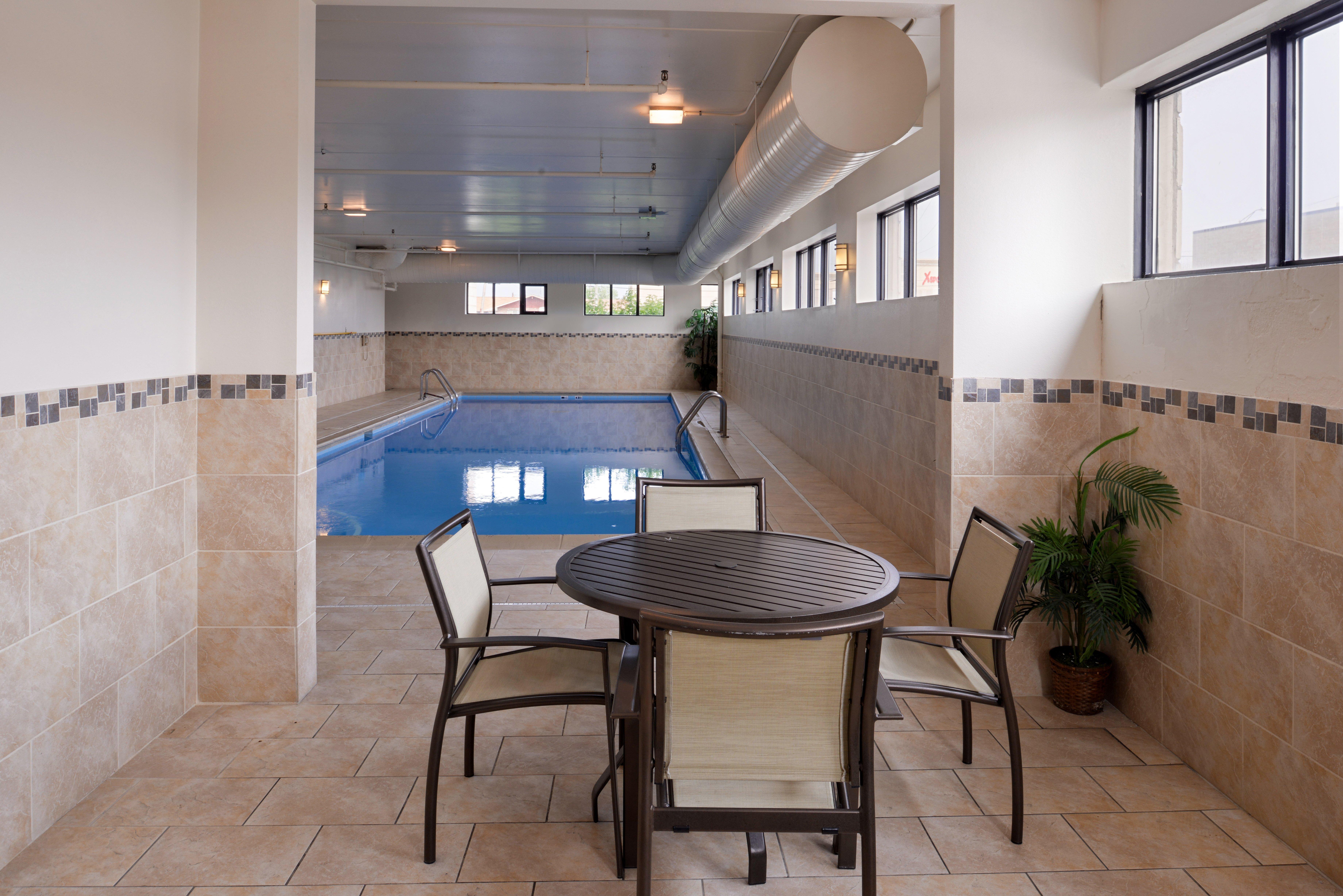 Holiday Inn Express Crestwood By Ihg Kültér fotó