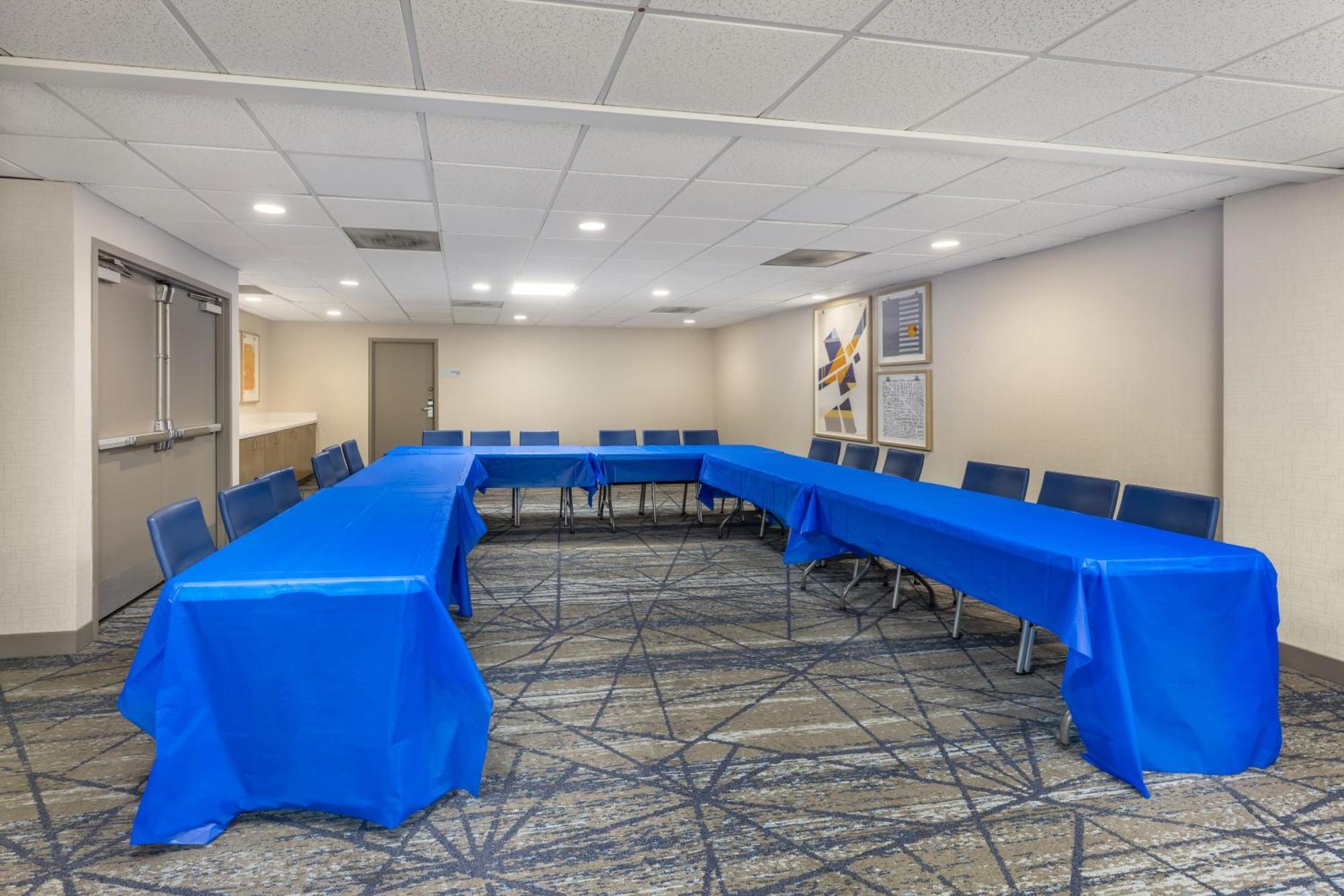 Holiday Inn Express Crestwood By Ihg Kültér fotó