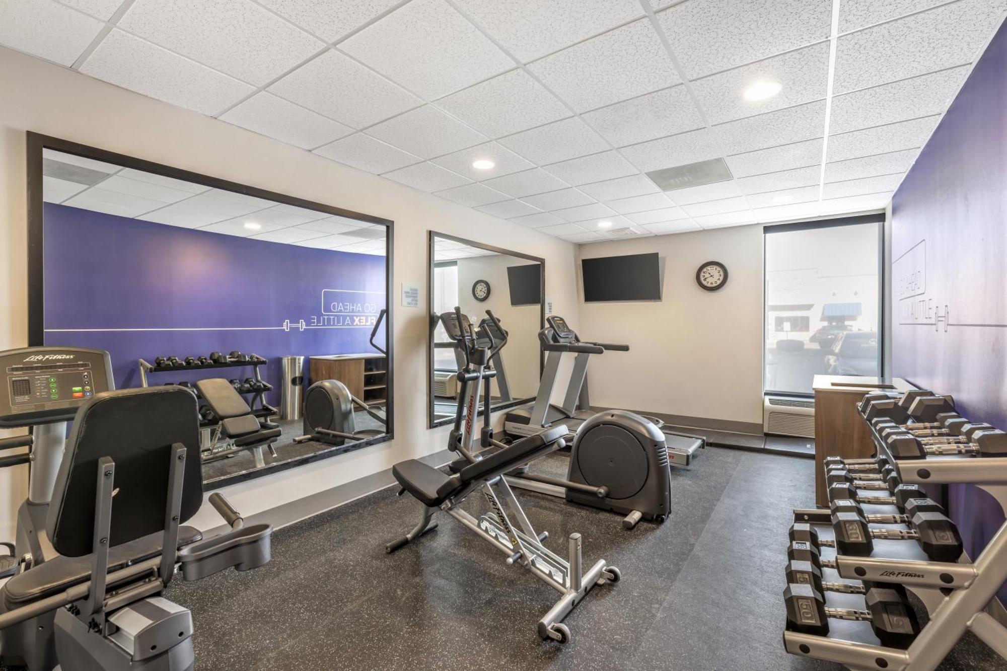 Holiday Inn Express Crestwood By Ihg Kültér fotó