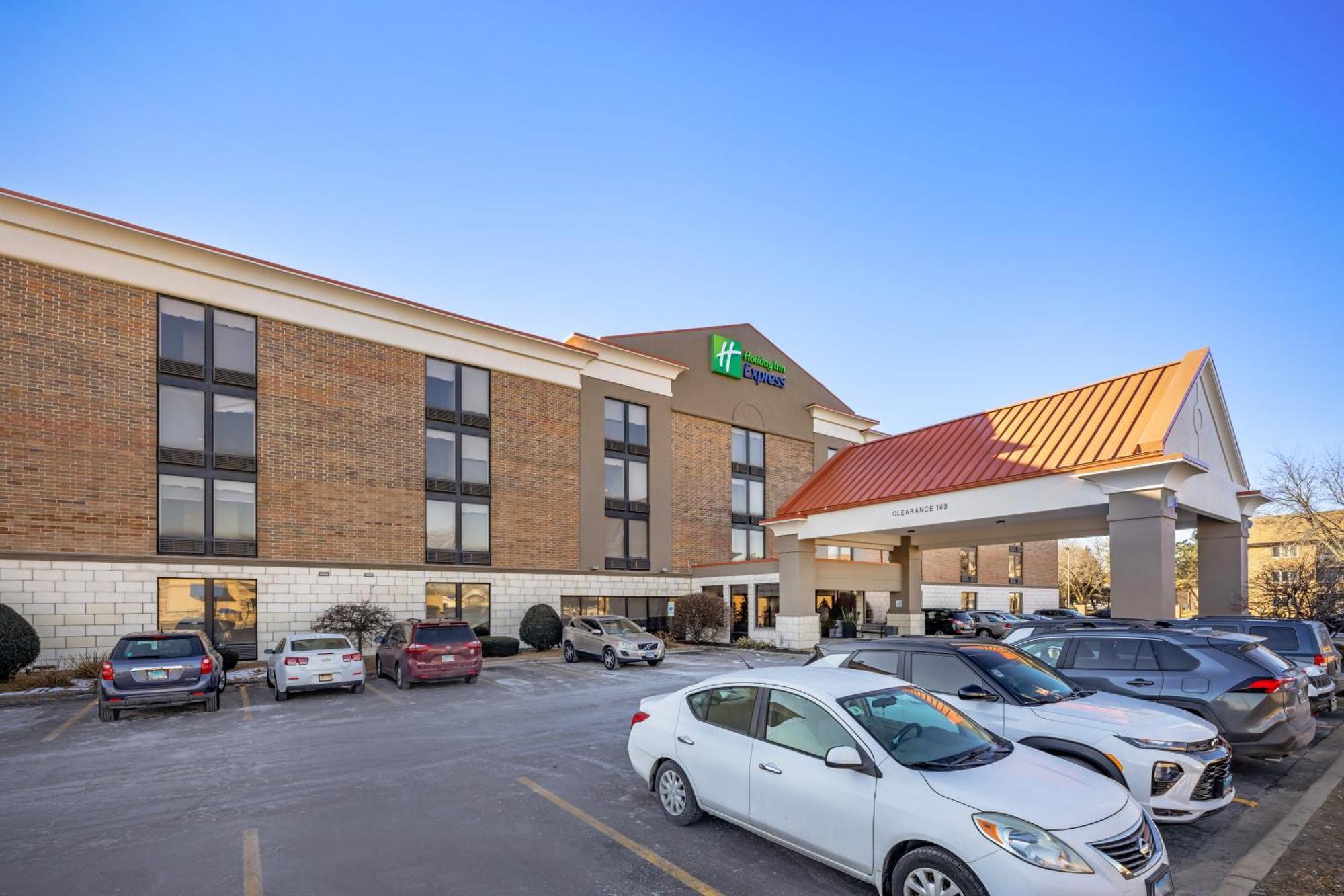 Holiday Inn Express Crestwood By Ihg Kültér fotó