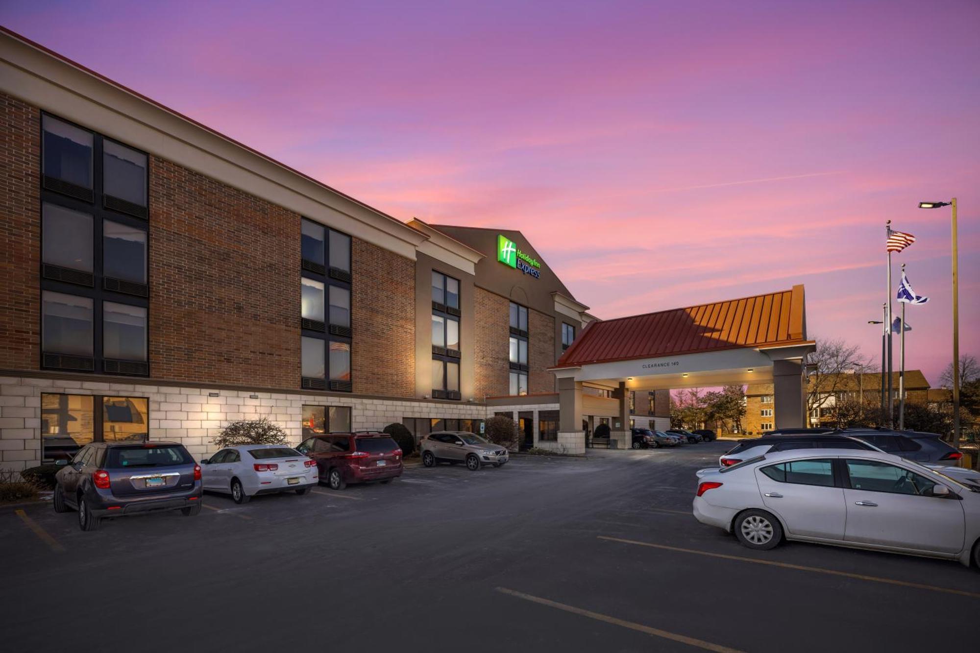 Holiday Inn Express Crestwood By Ihg Kültér fotó