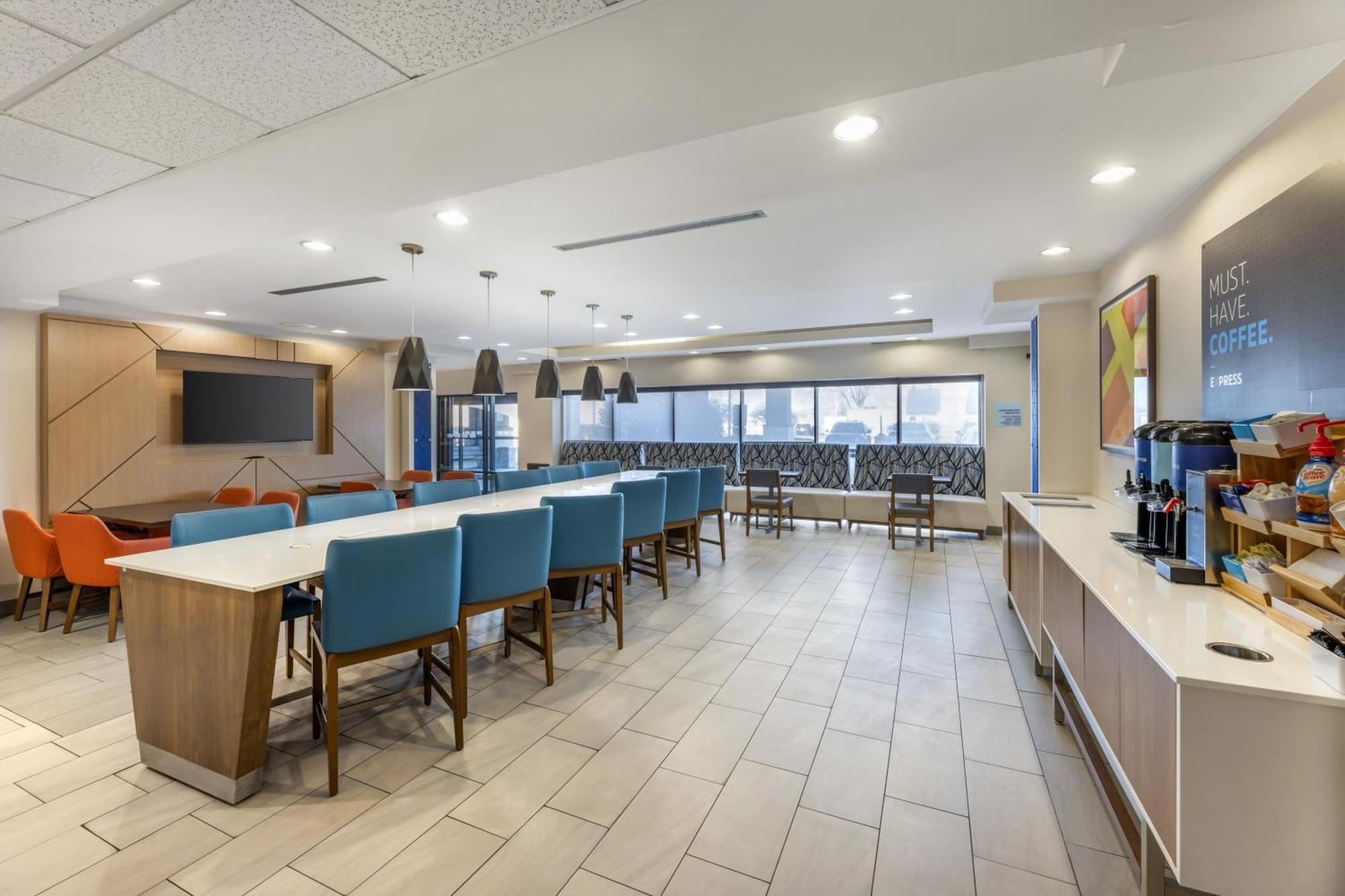 Holiday Inn Express Crestwood By Ihg Kültér fotó
