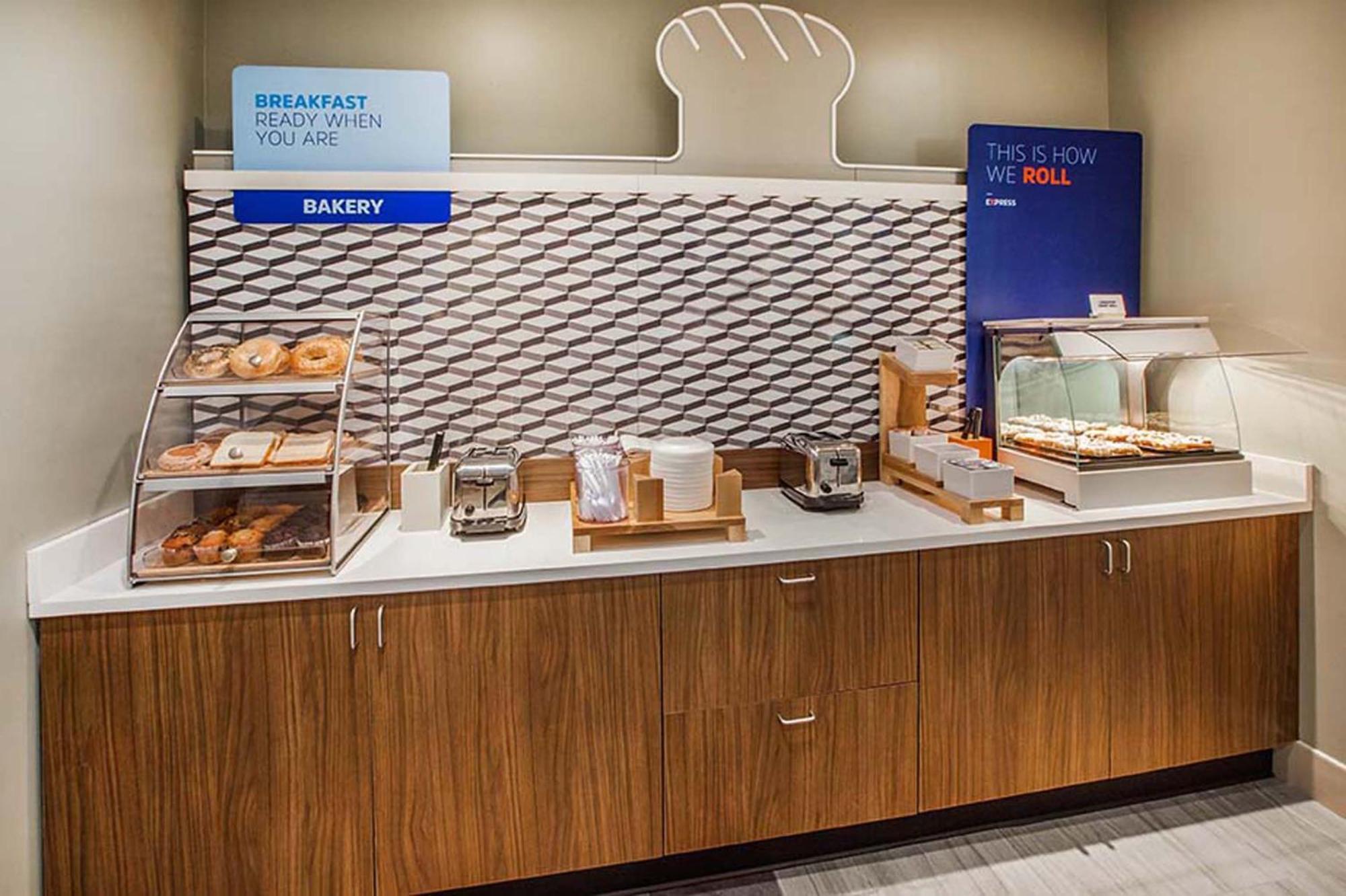 Holiday Inn Express Crestwood By Ihg Kültér fotó