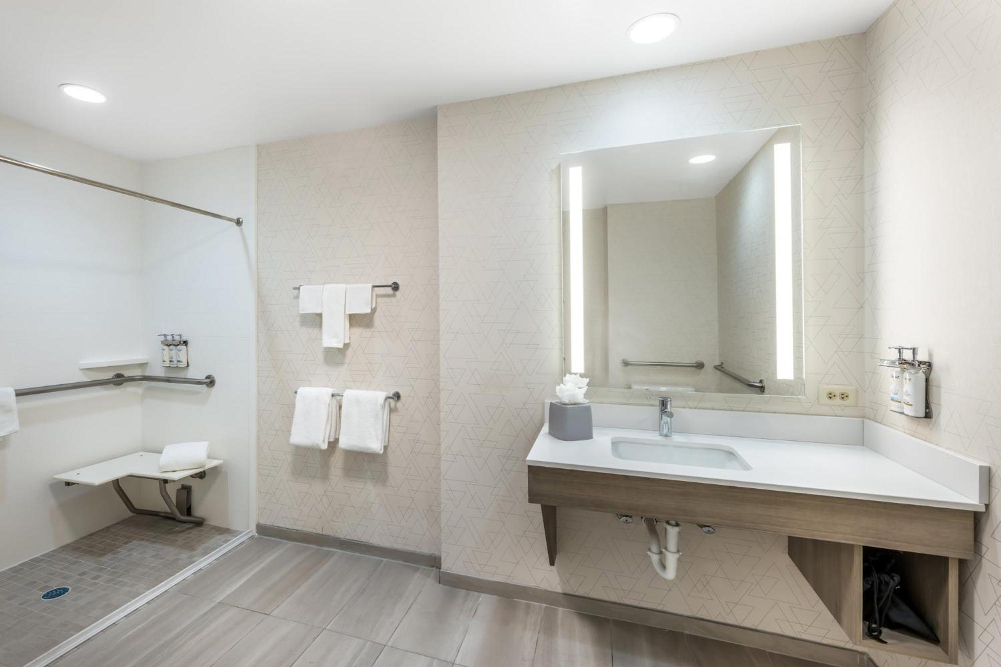 Holiday Inn Express Crestwood By Ihg Kültér fotó